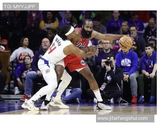 快船与爵士季后赛第二场精彩对决争夺晋级机会的关键战役 快船与爵士季后赛第二场精彩对决争夺晋级机会的关键战役