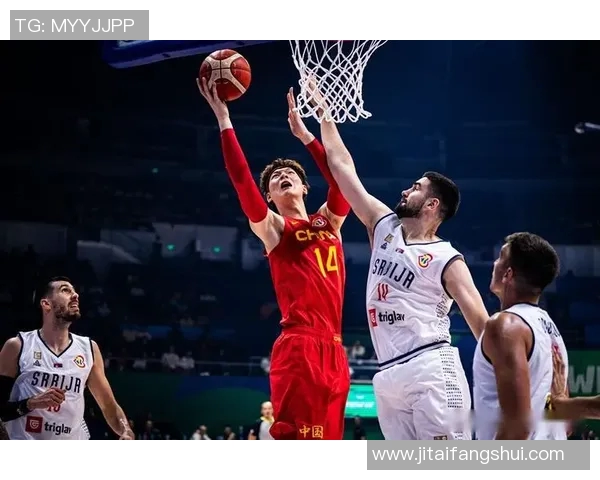 王哲林领衔中国男篮新篇章展现拼搏精神与团队合作的力量